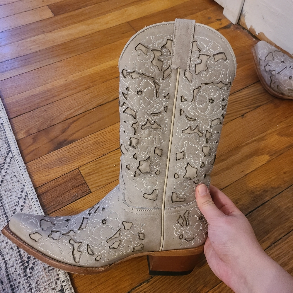 Shyanne pointed toe cowgirl boots